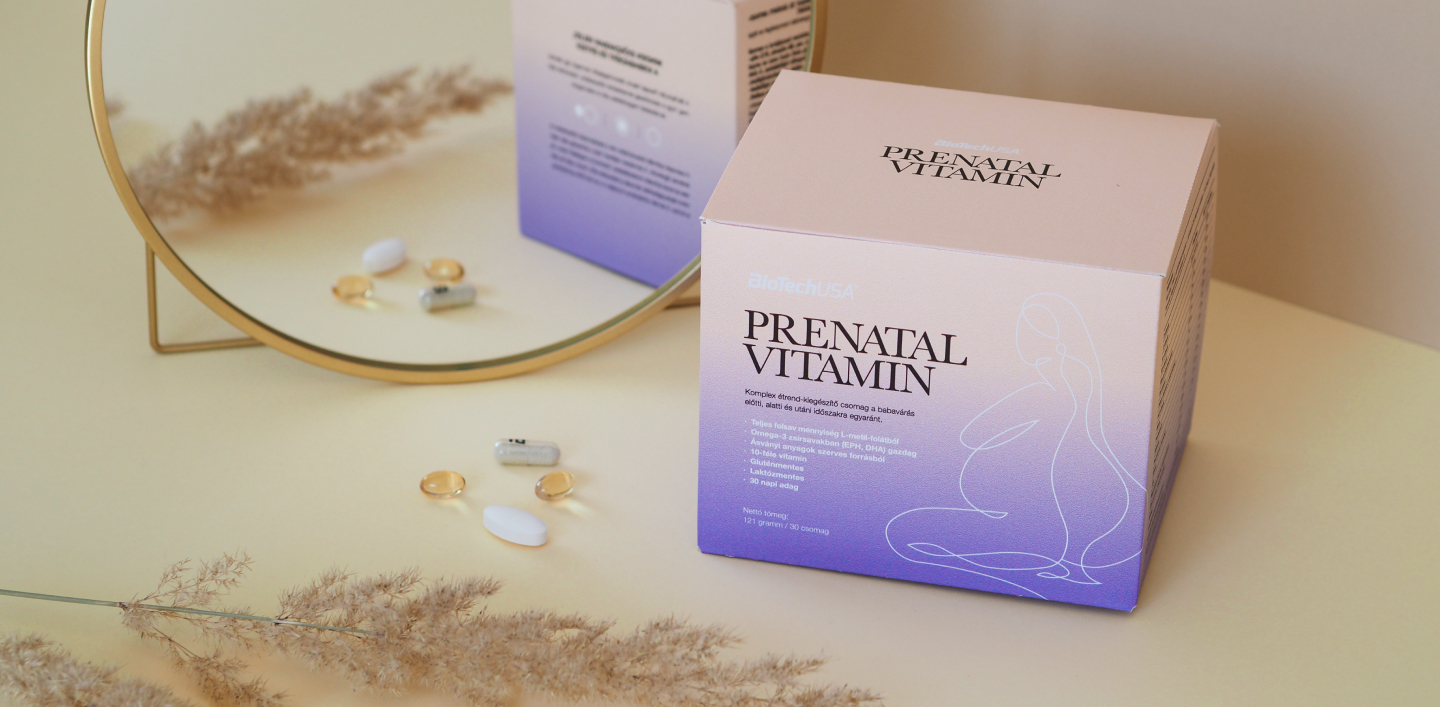 Egy doboz Prenatal Vitamin egy asztalon